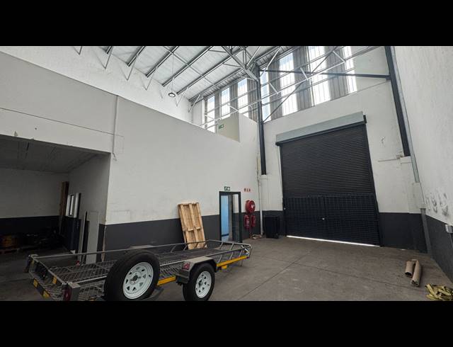 338M² WAREHOUSE TO LET IN LINBRO PARK